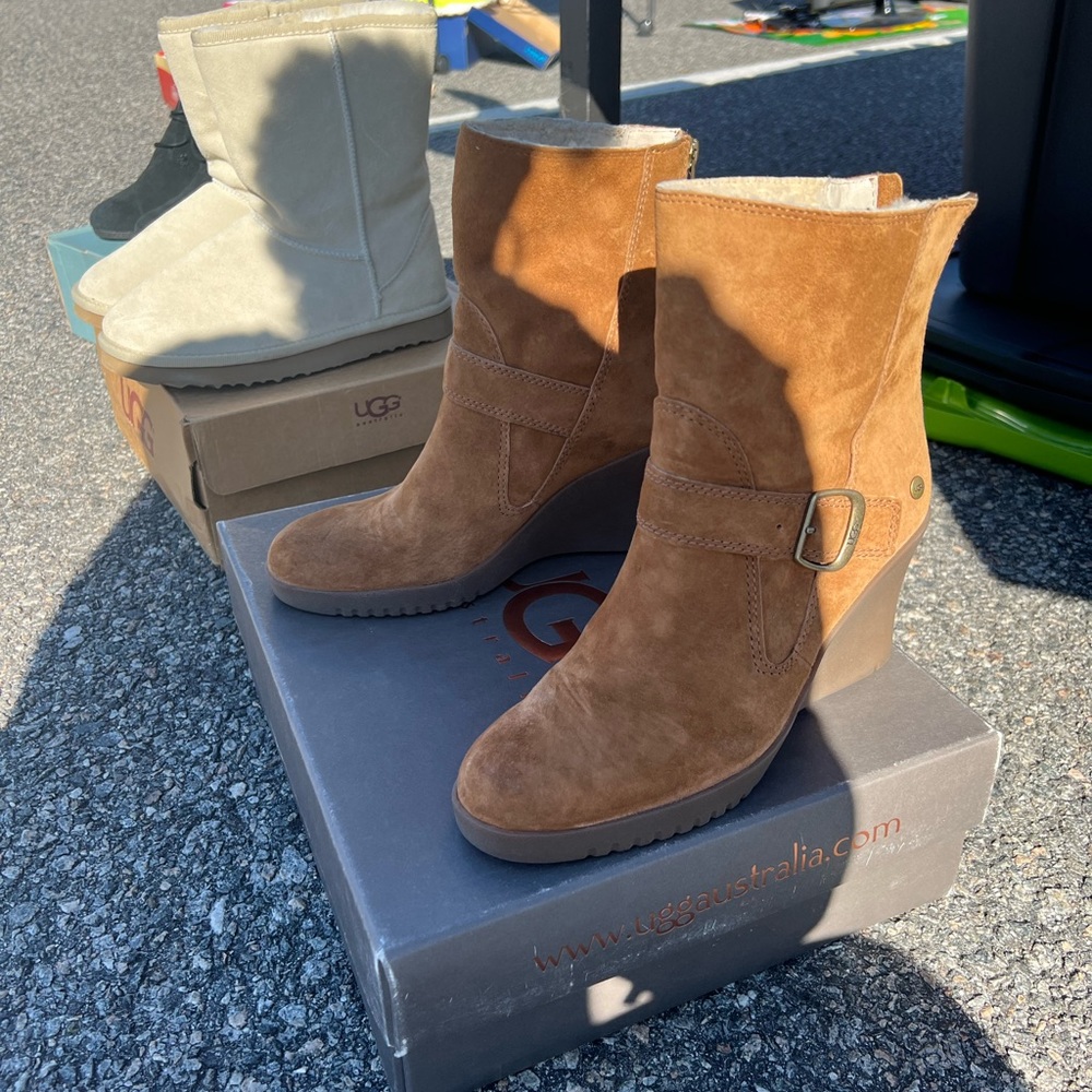 UGGS